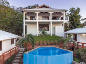 Apricari House Stunning Views 3 BDRM and Pool